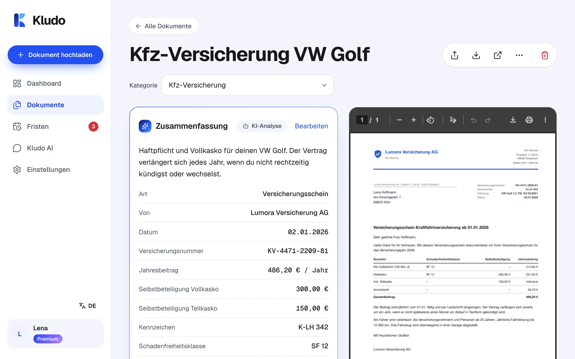Kfz-Versicherung mit Eckdaten am Computer