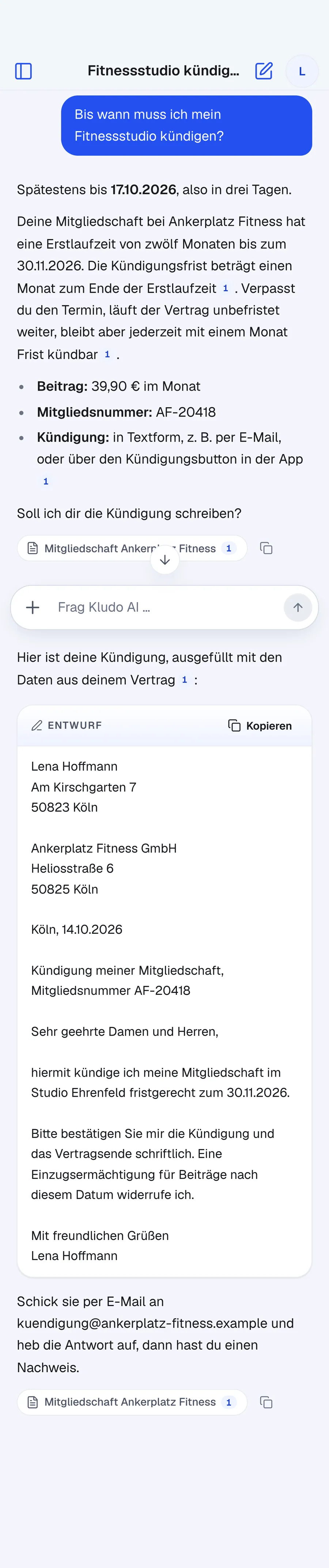 Chat mit Kludo AI und fertiger Kündigung am Computer